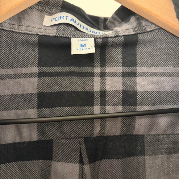 Coastal Carolina Port Authority Black and Gray Plaid Flannel Medium - Picture 4 of 5